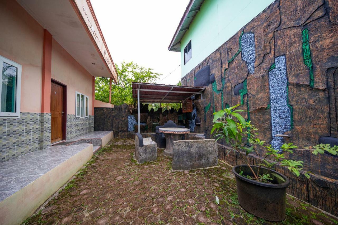 Mega Nasional Seaview Hotel Gunungsitoli Exterior foto