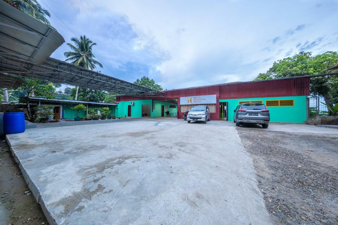 Mega Nasional Seaview Hotel Gunungsitoli Exterior foto