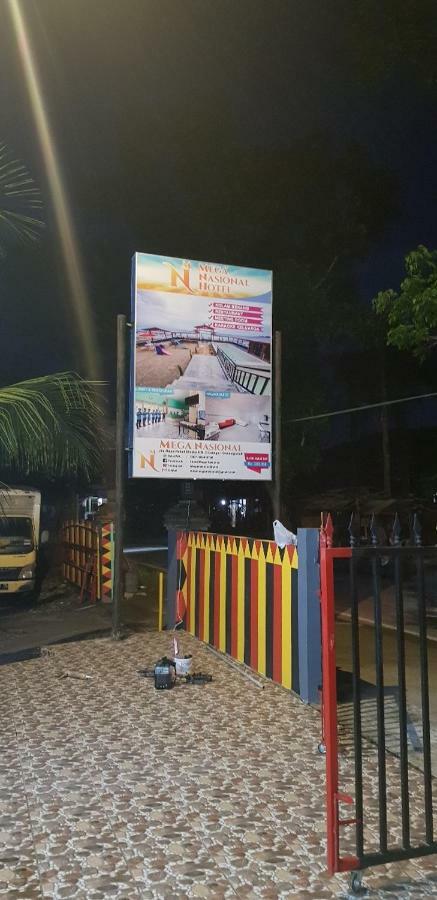 Mega Nasional Seaview Hotel Gunungsitoli Exterior foto